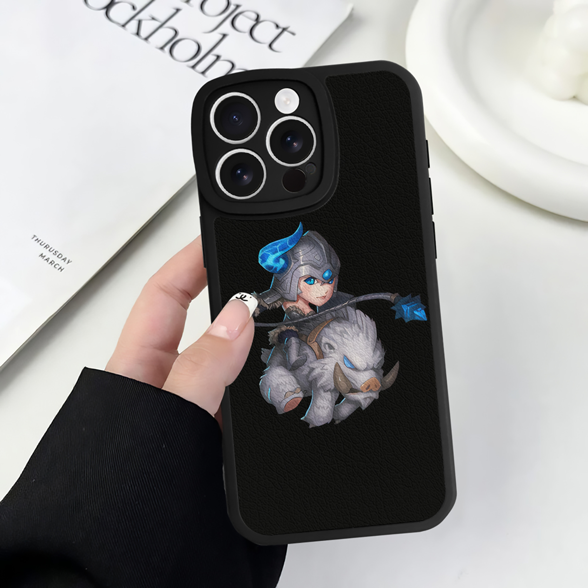 （画像用） リーグ・オブ・レジェンド League of Legends LOL 【iPhone 16シリーズ対応】シリコンスマホケース（レザー調） 材質：シリコン
